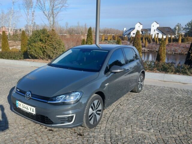 Серый Фольксваген e-Golf, объемом двигателя 0 л и пробегом 150 тыс. км за 14499 $, фото 1 на Automoto.ua