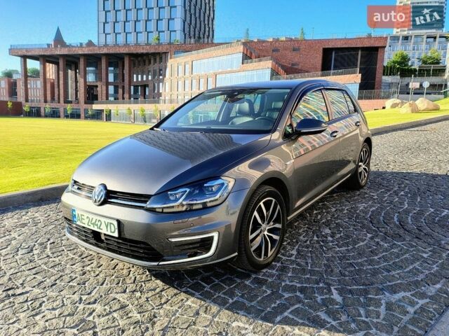 Серый Фольксваген e-Golf, объемом двигателя 0 л и пробегом 110 тыс. км за 16700 $, фото 1 на Automoto.ua