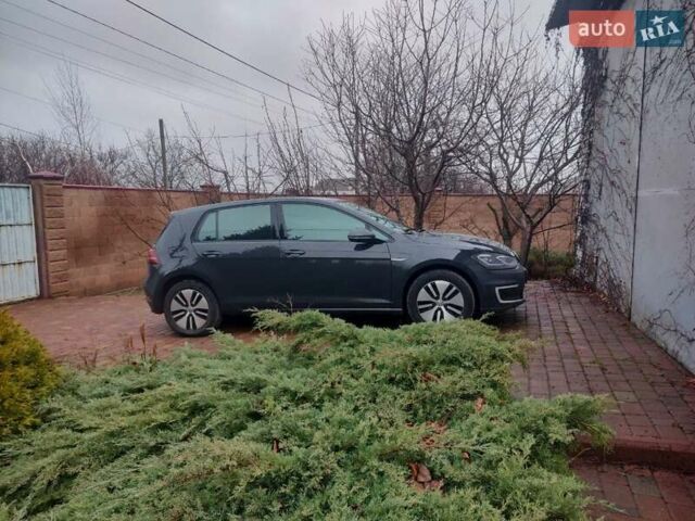 Серый Фольксваген e-Golf, объемом двигателя 0 л и пробегом 132 тыс. км за 14400 $, фото 1 на Automoto.ua