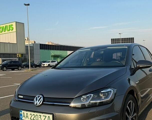 Серый Фольксваген e-Golf, объемом двигателя 0 л и пробегом 80 тыс. км за 18000 $, фото 1 на Automoto.ua