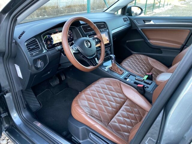 Серый Фольксваген e-Golf, объемом двигателя 0 л и пробегом 90 тыс. км за 16900 $, фото 1 на Automoto.ua