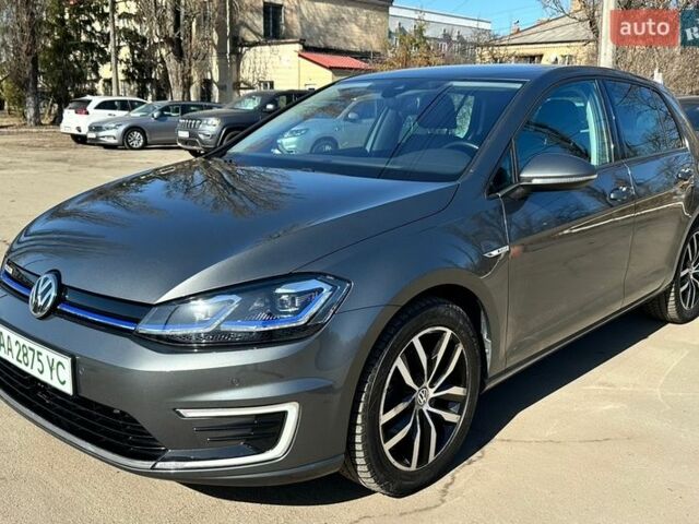 Серый Фольксваген e-Golf, объемом двигателя 0 л и пробегом 98 тыс. км за 15800 $, фото 1 на Automoto.ua