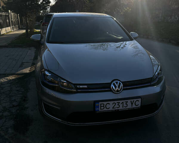 Серый Фольксваген e-Golf, объемом двигателя 0 л и пробегом 63 тыс. км за 14900 $, фото 1 на Automoto.ua