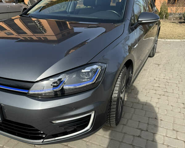 Серый Фольксваген e-Golf, объемом двигателя 0 л и пробегом 90 тыс. км за 14550 $, фото 1 на Automoto.ua