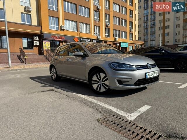 Серый Фольксваген e-Golf, объемом двигателя 0 л и пробегом 140 тыс. км за 13999 $, фото 1 на Automoto.ua