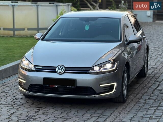 Серый Фольксваген e-Golf, объемом двигателя 0 л и пробегом 96 тыс. км за 14999 $, фото 1 на Automoto.ua