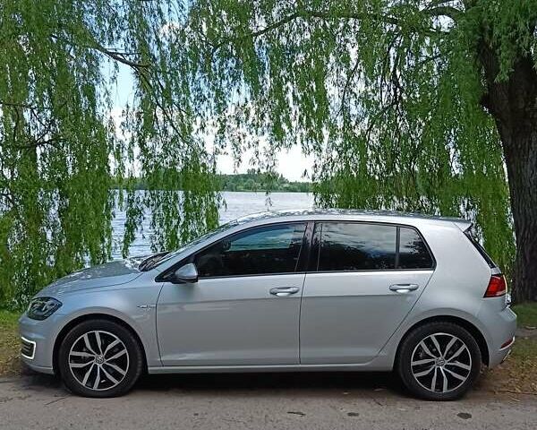 Серый Фольксваген e-Golf, объемом двигателя 0 л и пробегом 91 тыс. км за 15300 $, фото 1 на Automoto.ua