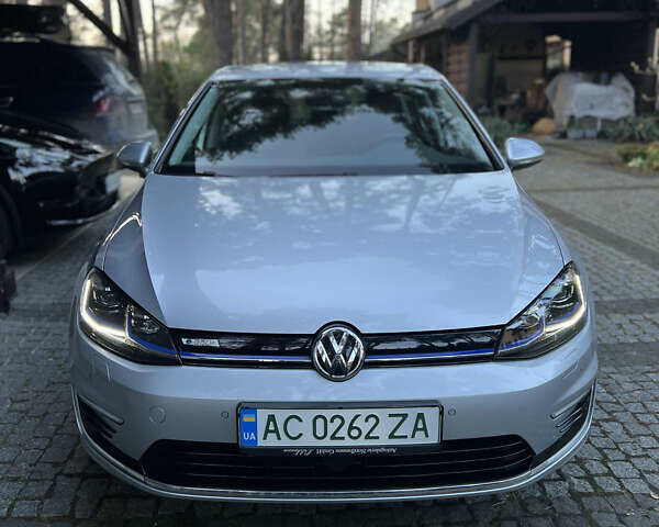 Серый Фольксваген e-Golf, объемом двигателя 0 л и пробегом 51 тыс. км за 14000 $, фото 1 на Automoto.ua