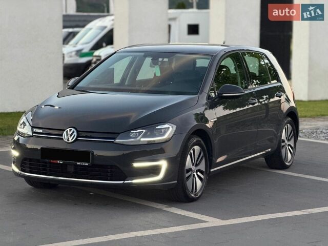 Серый Фольксваген e-Golf, объемом двигателя 0 л и пробегом 66 тыс. км за 13999 $, фото 1 на Automoto.ua