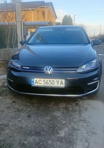 Серый Фольксваген e-Golf, объемом двигателя 0 л и пробегом 129 тыс. км за 11000 $, фото 1 на Automoto.ua