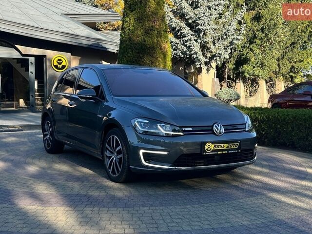 Серый Фольксваген e-Golf, объемом двигателя 0 л и пробегом 60 тыс. км за 17200 $, фото 1 на Automoto.ua