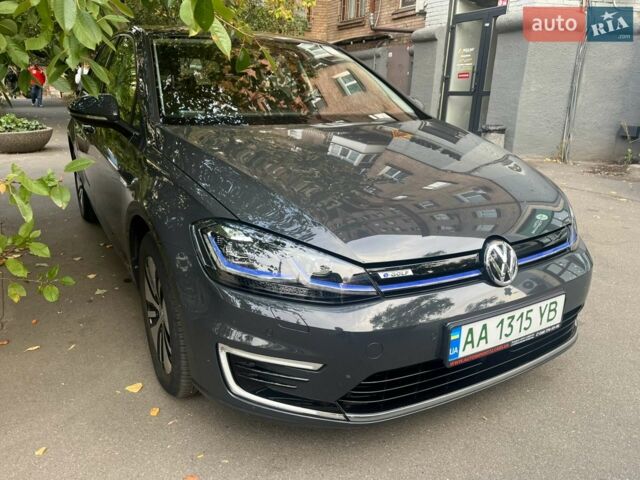 Серый Фольксваген e-Golf, объемом двигателя 0 л и пробегом 49 тыс. км за 17500 $, фото 1 на Automoto.ua