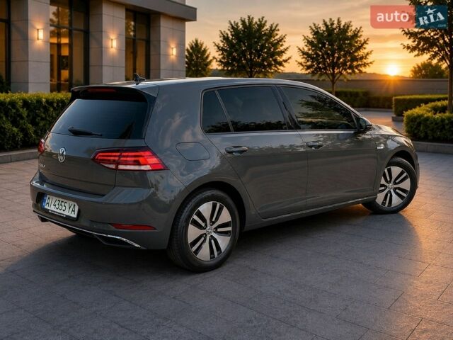 Серый Фольксваген e-Golf, объемом двигателя 0 л и пробегом 101 тыс. км за 14200 $, фото 1 на Automoto.ua