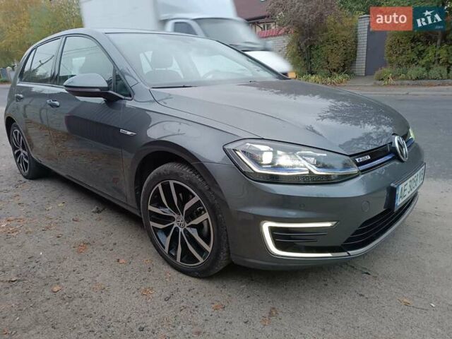 Серый Фольксваген e-Golf, объемом двигателя 0 л и пробегом 40 тыс. км за 15800 $, фото 1 на Automoto.ua