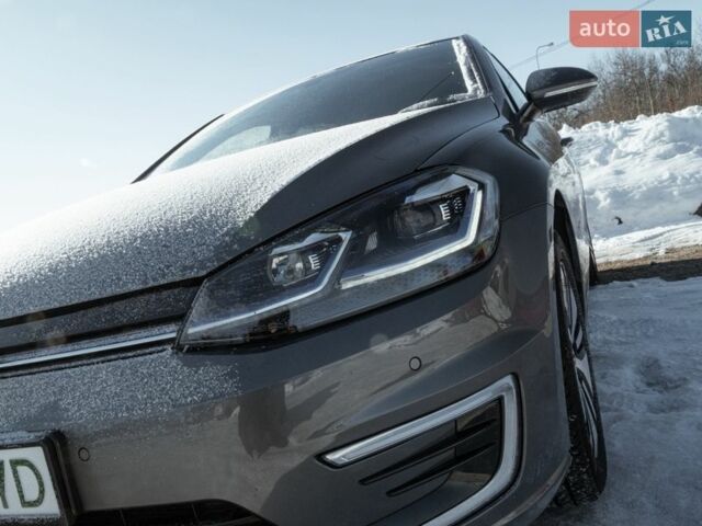 Серый Фольксваген e-Golf, объемом двигателя 0 л и пробегом 101 тыс. км за 14150 $, фото 1 на Automoto.ua
