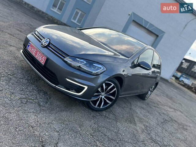 Серый Фольксваген e-Golf, объемом двигателя 0 л и пробегом 52 тыс. км за 16300 $, фото 1 на Automoto.ua