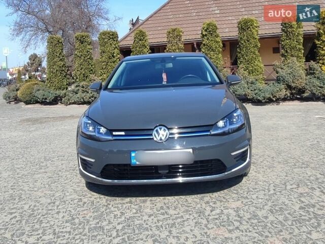 Серый Фольксваген e-Golf, объемом двигателя 0 л и пробегом 54 тыс. км за 16000 $, фото 1 на Automoto.ua