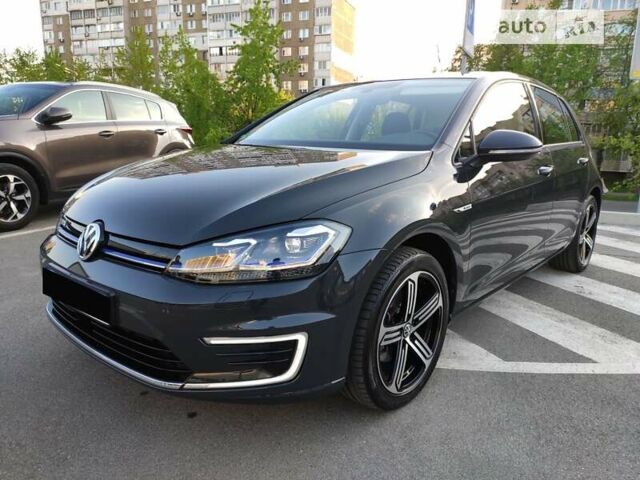 Серый Фольксваген e-Golf, объемом двигателя 0 л и пробегом 16 тыс. км за 19300 $, фото 1 на Automoto.ua