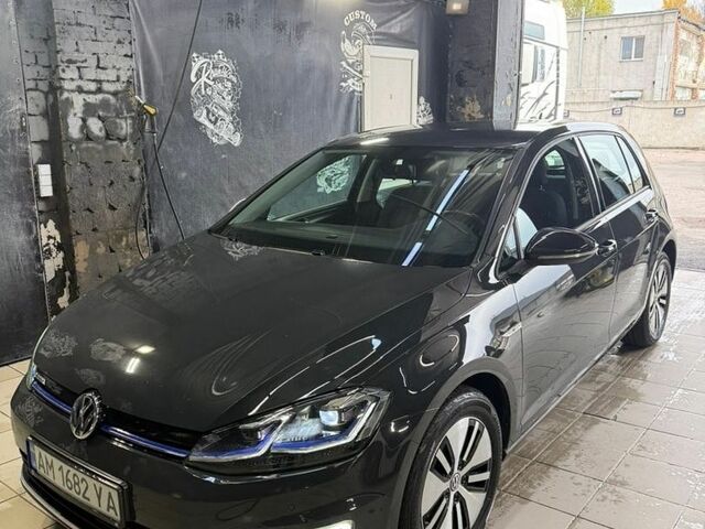 Серый Фольксваген e-Golf, объемом двигателя 0 л и пробегом 59 тыс. км за 13990 $, фото 1 на Automoto.ua