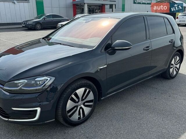 Серый Фольксваген e-Golf, объемом двигателя 0 л и пробегом 85 тыс. км за 15200 $, фото 1 на Automoto.ua