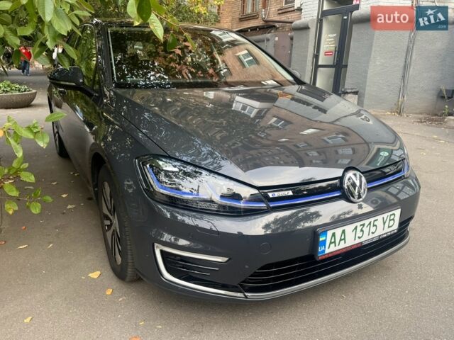 Серый Фольксваген e-Golf, объемом двигателя 0 л и пробегом 49 тыс. км за 17500 $, фото 1 на Automoto.ua