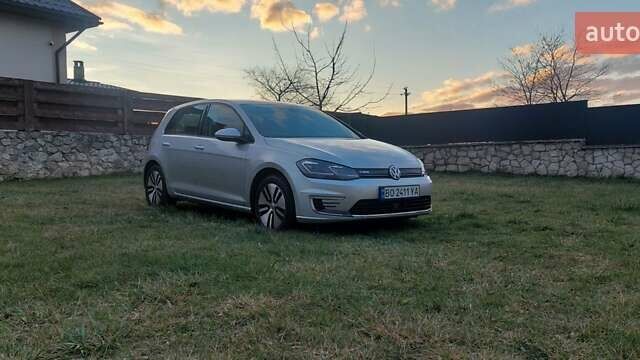 Серый Фольксваген e-Golf, объемом двигателя 0 л и пробегом 24 тыс. км за 16799 $, фото 1 на Automoto.ua