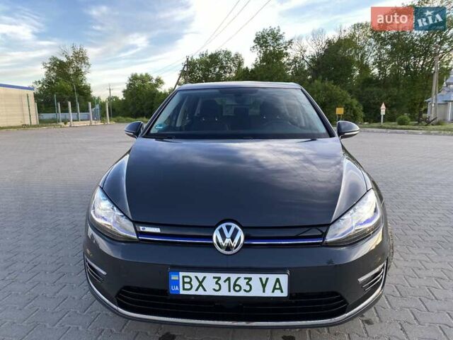 Серый Фольксваген e-Golf, объемом двигателя 0 л и пробегом 48 тыс. км за 14617 $, фото 1 на Automoto.ua
