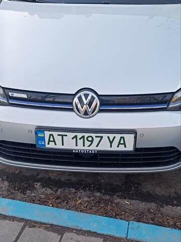 Серый Фольксваген e-Golf, объемом двигателя 0 л и пробегом 58 тыс. км за 14000 $, фото 1 на Automoto.ua