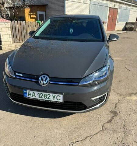 Серый Фольксваген e-Golf, объемом двигателя 0 л и пробегом 50 тыс. км за 16900 $, фото 1 на Automoto.ua