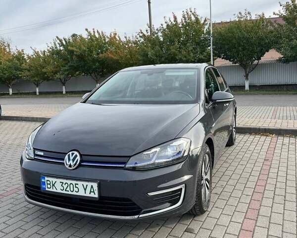 Серый Фольксваген e-Golf, объемом двигателя 0 л и пробегом 89 тыс. км за 13450 $, фото 1 на Automoto.ua