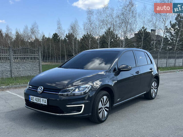 Серый Фольксваген e-Golf, объемом двигателя 0 л и пробегом 49 тыс. км за 15100 $, фото 1 на Automoto.ua