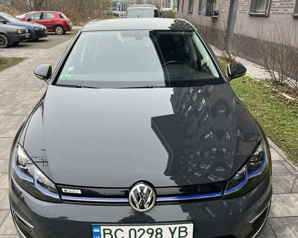 Серый Фольксваген e-Golf, объемом двигателя 0 л и пробегом 49 тыс. км за 14700 $, фото 1 на Automoto.ua