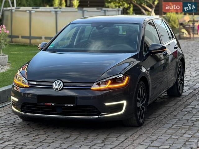 Серый Фольксваген e-Golf, объемом двигателя 0 л и пробегом 87 тыс. км за 15999 $, фото 1 на Automoto.ua