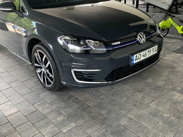 Серый Фольксваген e-Golf, объемом двигателя 0 л и пробегом 70 тыс. км за 16772 $, фото 1 на Automoto.ua