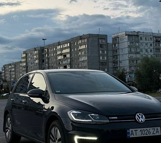 Серый Фольксваген e-Golf, объемом двигателя 0 л и пробегом 72 тыс. км за 15500 $, фото 1 на Automoto.ua