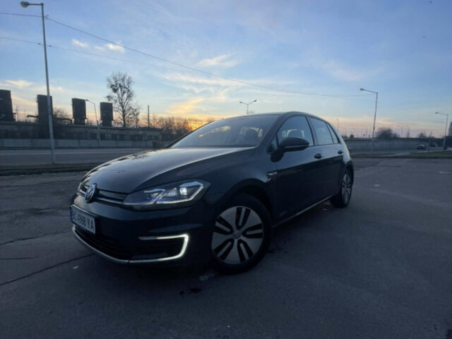 Серый Фольксваген e-Golf, объемом двигателя 0 л и пробегом 51 тыс. км за 17300 $, фото 1 на Automoto.ua
