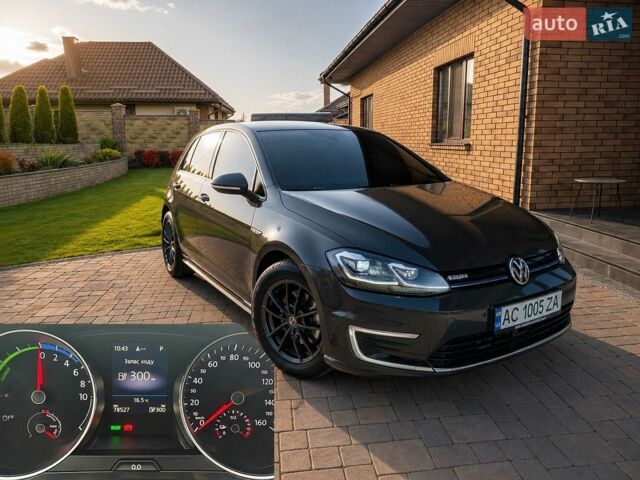 Серый Фольксваген e-Golf, объемом двигателя 0 л и пробегом 74 тыс. км за 15000 $, фото 1 на Automoto.ua