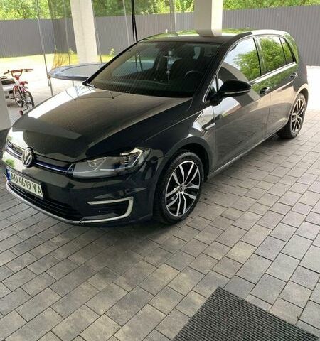Серый Фольксваген e-Golf, объемом двигателя 0 л и пробегом 53 тыс. км за 17000 $, фото 1 на Automoto.ua