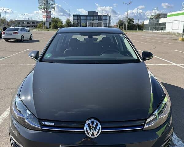 Серый Фольксваген e-Golf, объемом двигателя 0 л и пробегом 34 тыс. км за 16900 $, фото 1 на Automoto.ua