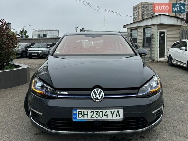 Серый Фольксваген e-Golf, объемом двигателя 0 л и пробегом 43 тыс. км за 15900 $, фото 1 на Automoto.ua