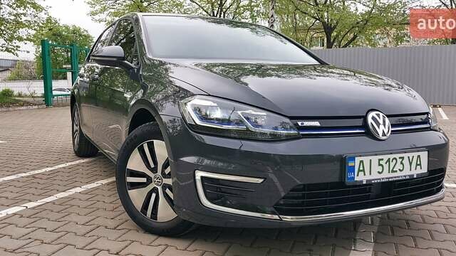 Серый Фольксваген e-Golf, объемом двигателя 0 л и пробегом 95 тыс. км за 14500 $, фото 1 на Automoto.ua