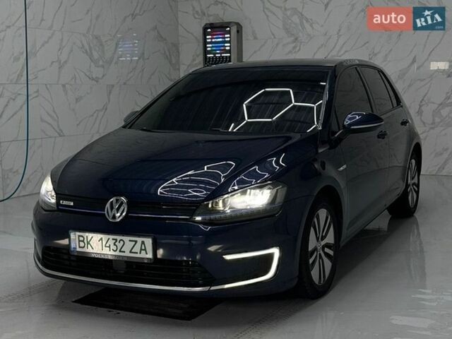 Синий Фольксваген e-Golf, объемом двигателя 0 л и пробегом 153 тыс. км за 9500 $, фото 1 на Automoto.ua