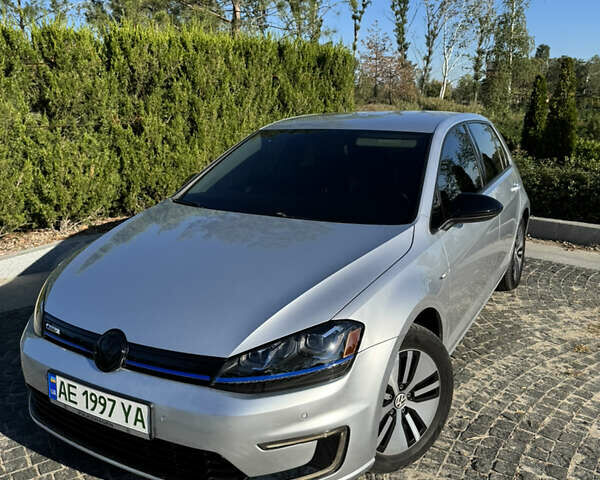 Синий Фольксваген e-Golf, объемом двигателя 0 л и пробегом 93 тыс. км за 9999 $, фото 1 на Automoto.ua