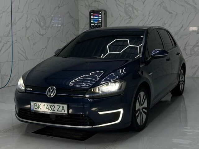 Синий Фольксваген e-Golf, объемом двигателя 0 л и пробегом 153 тыс. км за 9500 $, фото 1 на Automoto.ua