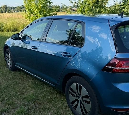 Синий Фольксваген e-Golf, объемом двигателя 0 л и пробегом 86 тыс. км за 8700 $, фото 1 на Automoto.ua