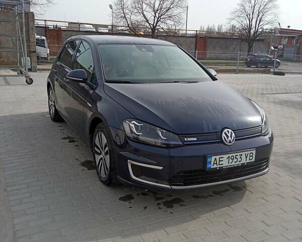 Синий Фольксваген e-Golf, объемом двигателя 0 л и пробегом 105 тыс. км за 13500 $, фото 1 на Automoto.ua