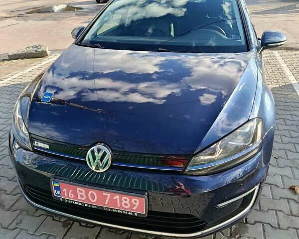 Синий Фольксваген e-Golf, объемом двигателя 0 л и пробегом 74 тыс. км за 12000 $, фото 1 на Automoto.ua