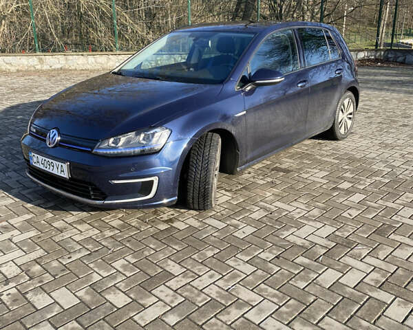 Синий Фольксваген e-Golf, объемом двигателя 0 л и пробегом 140 тыс. км за 10000 $, фото 1 на Automoto.ua
