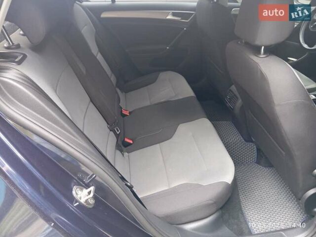 Синий Фольксваген e-Golf, объемом двигателя 0 л и пробегом 99 тыс. км за 8000 $, фото 1 на Automoto.ua