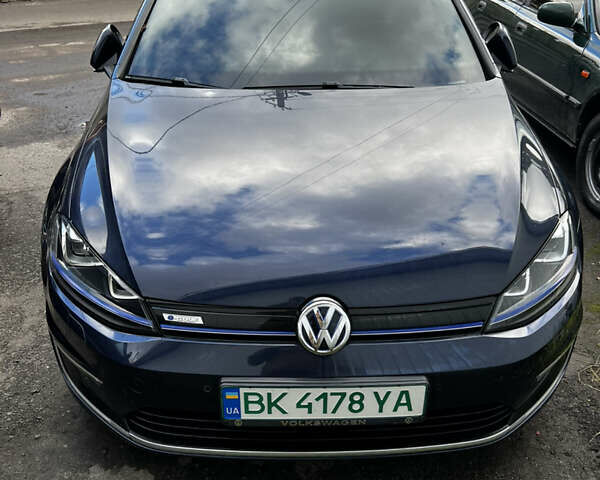 Синий Фольксваген e-Golf, объемом двигателя 0 л и пробегом 108 тыс. км за 9999 $, фото 1 на Automoto.ua